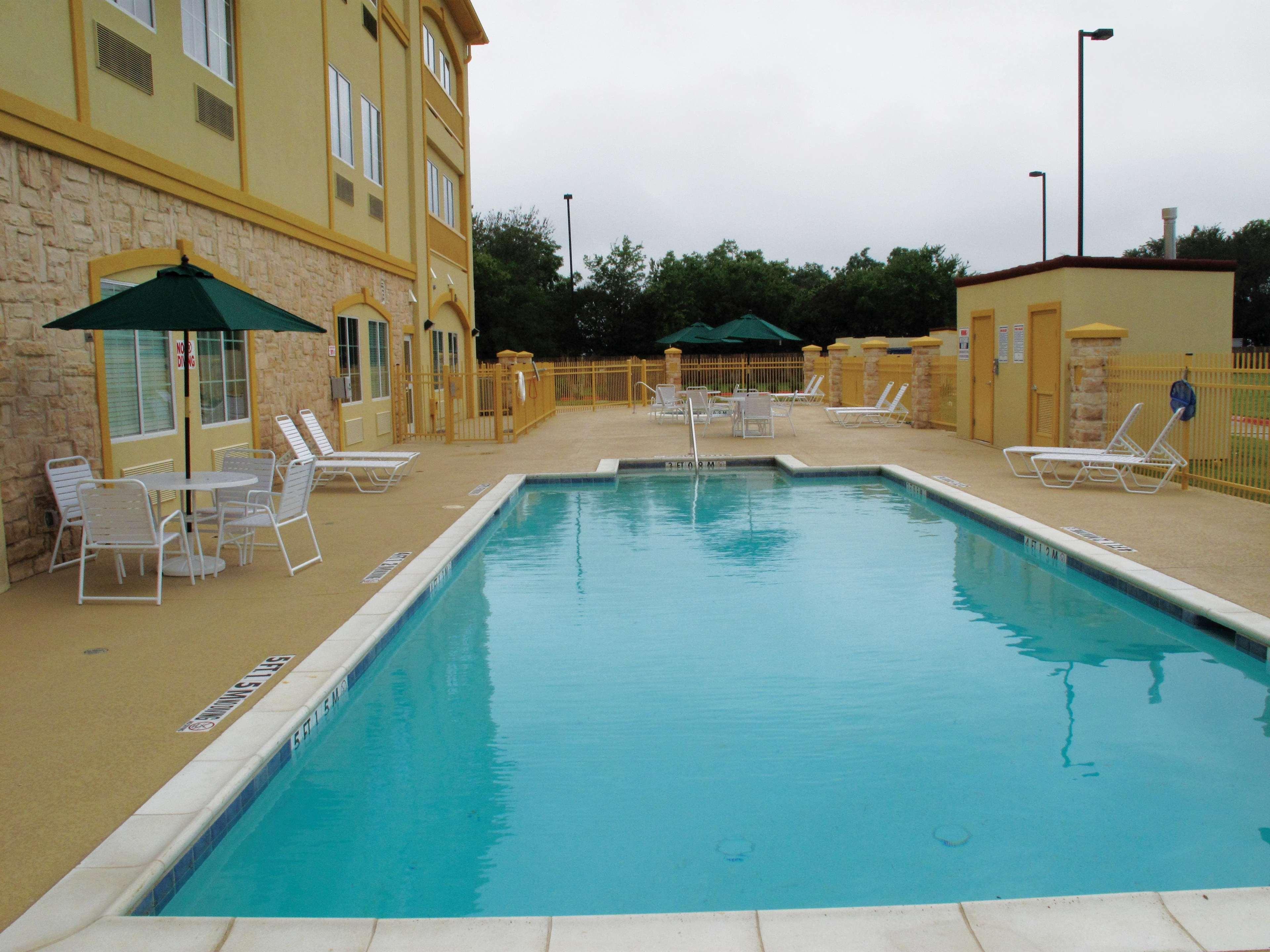 Hotel La Quinta By Wyndham Ennis Exterior foto
